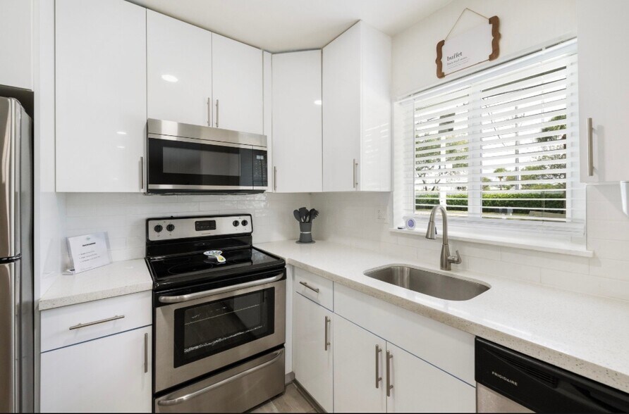 Building Photo - 1702 SW 20th St