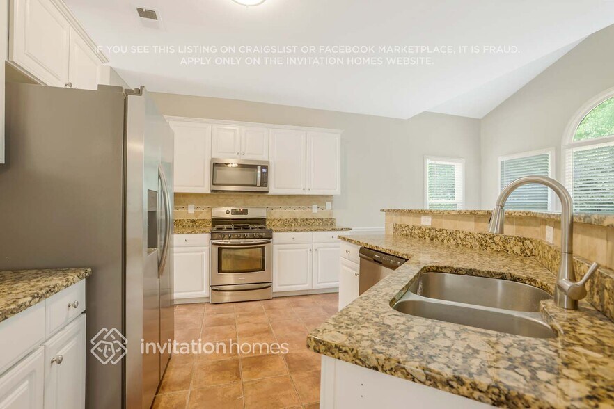Building Photo - 2256 Glenridge Dr