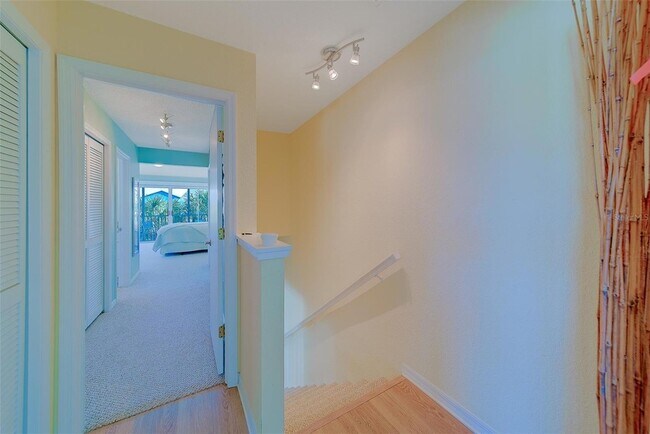 Building Photo - 911 Harbour House Dr