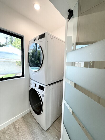 Building Photo - 6143 Carpenter Ave