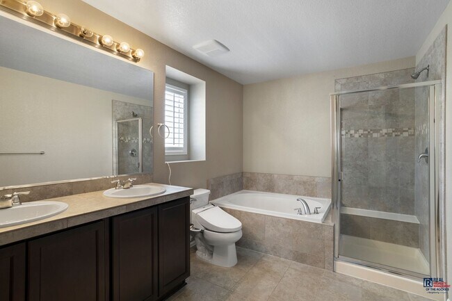 Building Photo - Spacious 3-Bedroom Home in South Fort Coll...