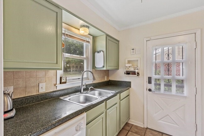 Building Photo - 507 Grahamwood Dr