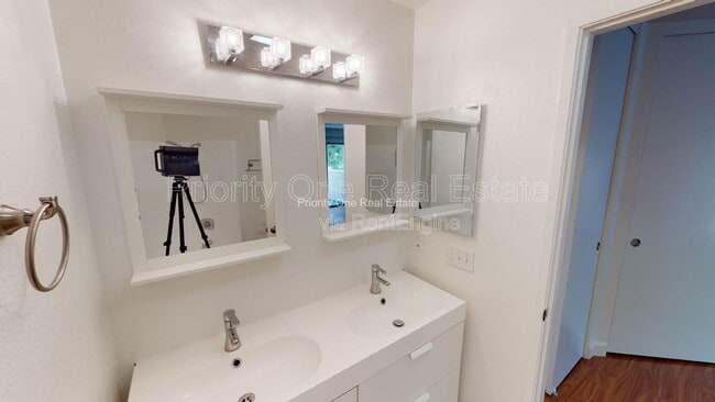 Building Photo - 7223 Camino Degrazia