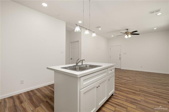 Building Photo - 21 E Viviana St