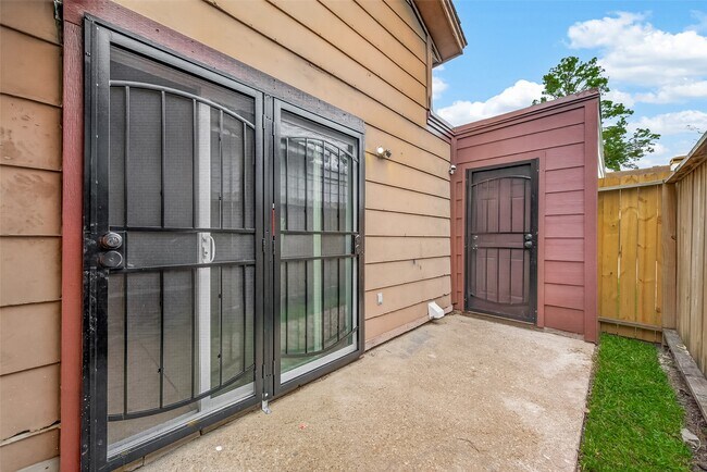 Building Photo - 12239 W Village Dr