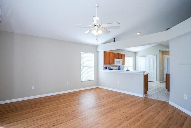 Building Photo - 10815 Lakeside Vista Dr