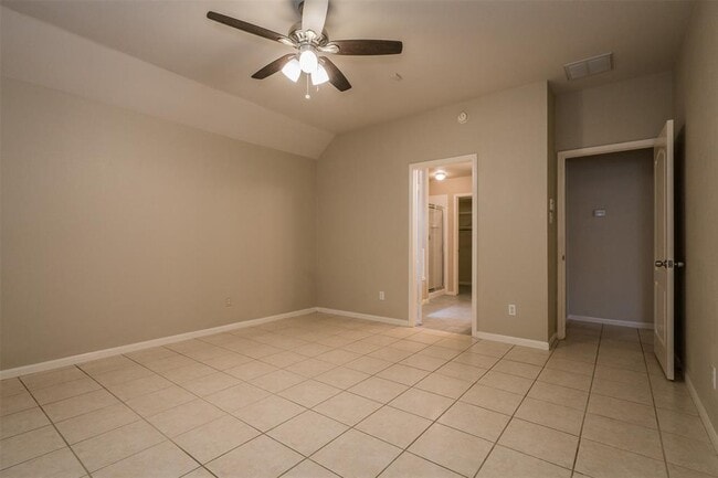 Building Photo - 1832 Camas Dr