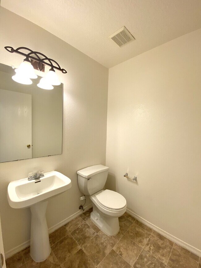 Building Photo - 2 STORY SW STYLE HOME W/LOFT