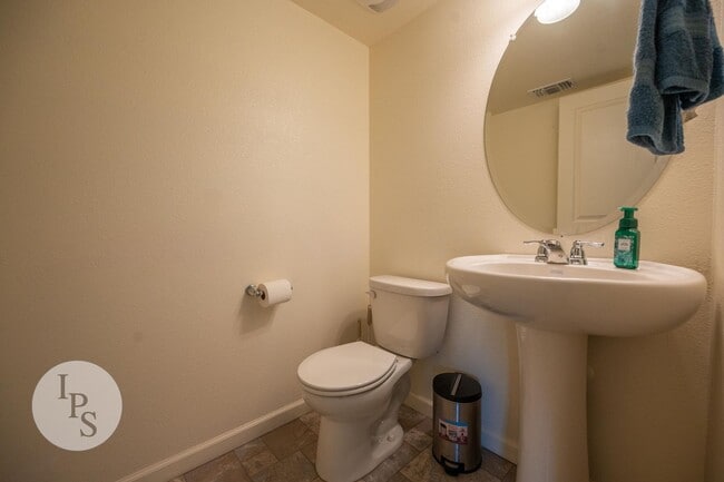 Building Photo - Sanger 2-Story Home, SOLAR!!!  4BR/2.5BA, ...