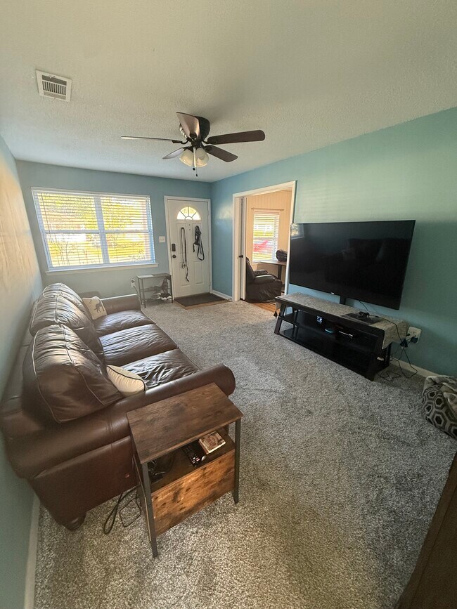 Building Photo - 113 Walz Cir