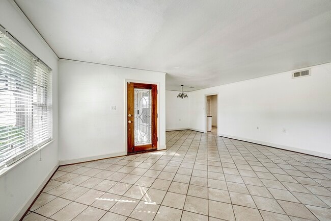 Building Photo - 5004 Holt St