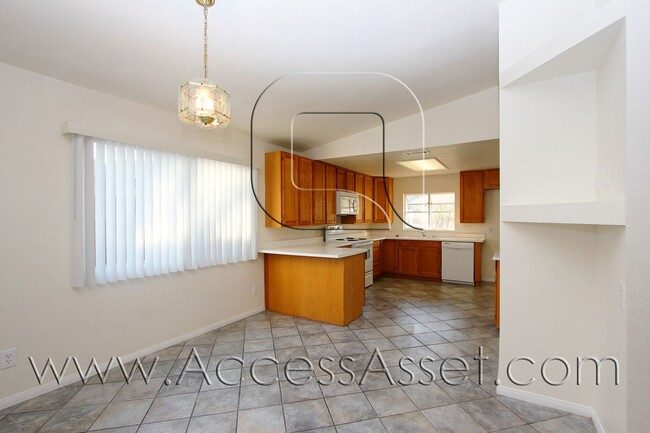 Building Photo - Beautiful Single-Story Home With 3 Bed/2 Bath