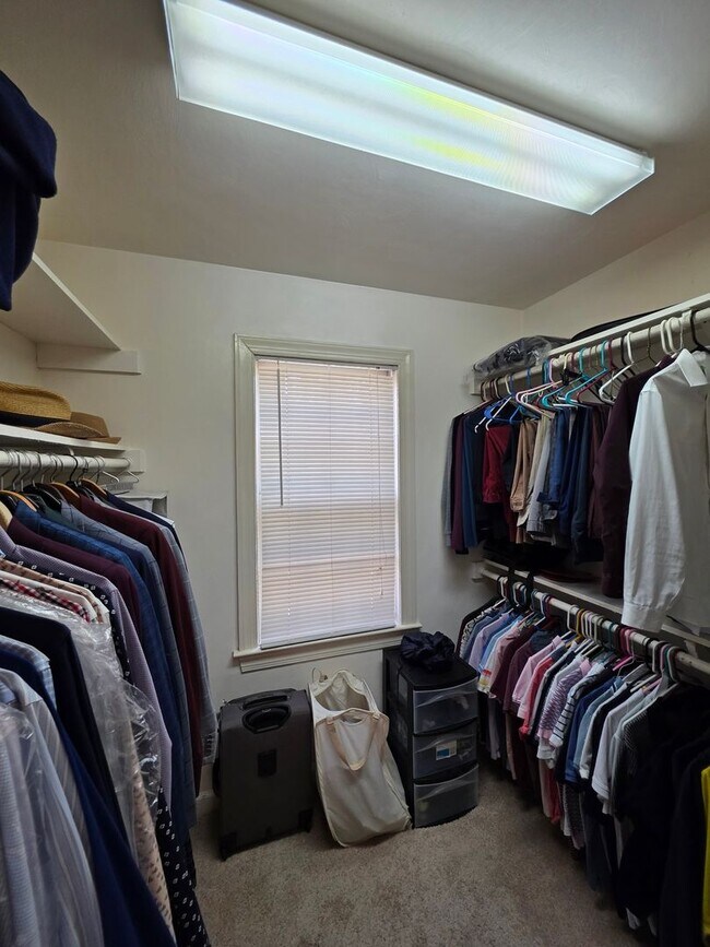 Building Photo - Ghent Square