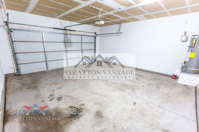 Building Photo - 16092 W Woodlands Ave