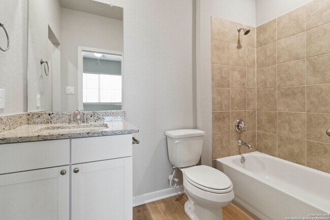 Building Photo - Brand New 3 Bd 3 Full Bath Townhouse Near ...