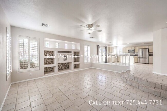 Building Photo - Beautiful 4 bedroom, 2.5 bathroom two-stor...