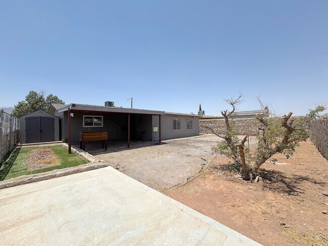 Building Photo - Northeast El Paso 4 Bed Refrig A/C