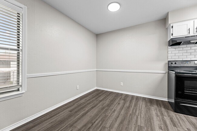 Building Photo - Move-In Ready Living at The Ashton on 287: Fully Furnished Apartments with Utilities Included