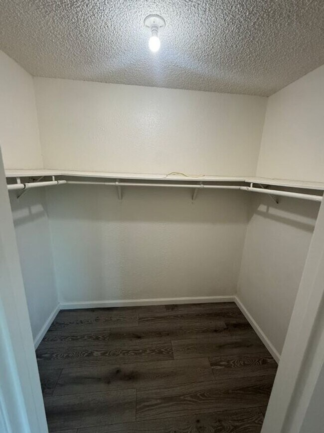 Building Photo - Rare Remodeled 5 Bedroom 2.5 Bath Tri Level in Vacaville