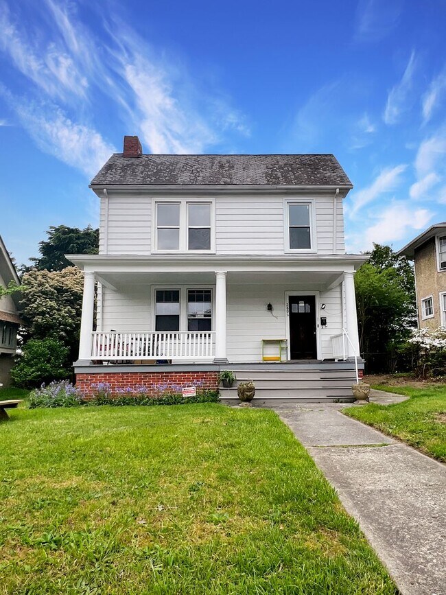 Building Photo - 2806 Hawthorne Ave