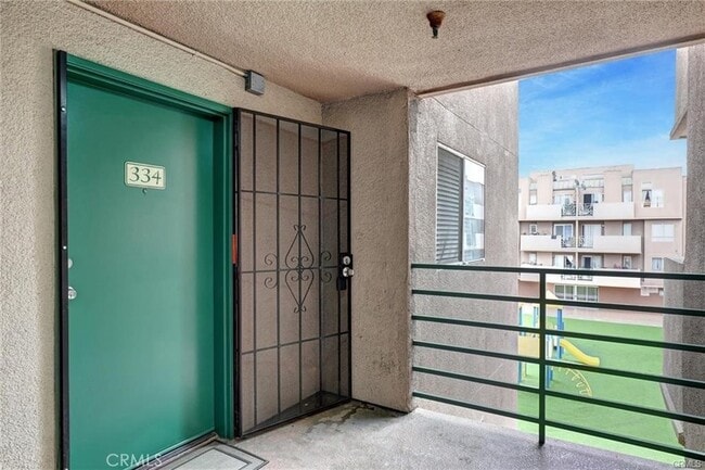 Building Photo - 450 E 4th St