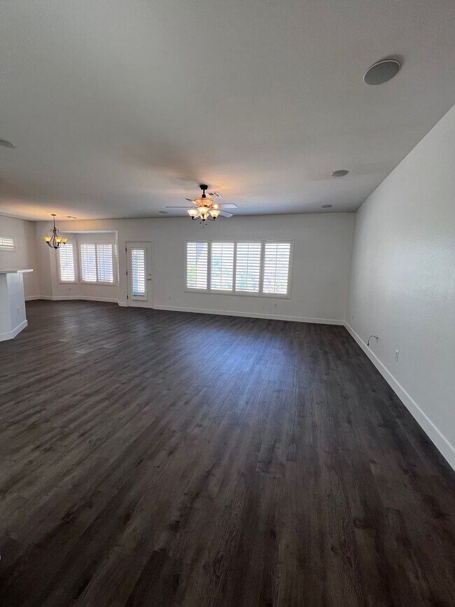 Building Photo - Freshly Upgraded 55+ Sun City Anthem