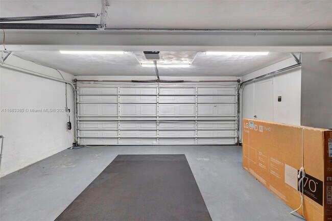 Building Photo - 2700 SW 34th Ave