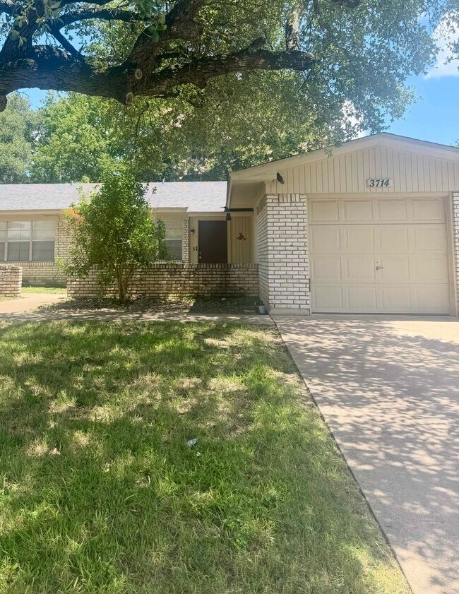 Building Photo - Renovated 2 Bed/1.5 Bath Duplex with Garage