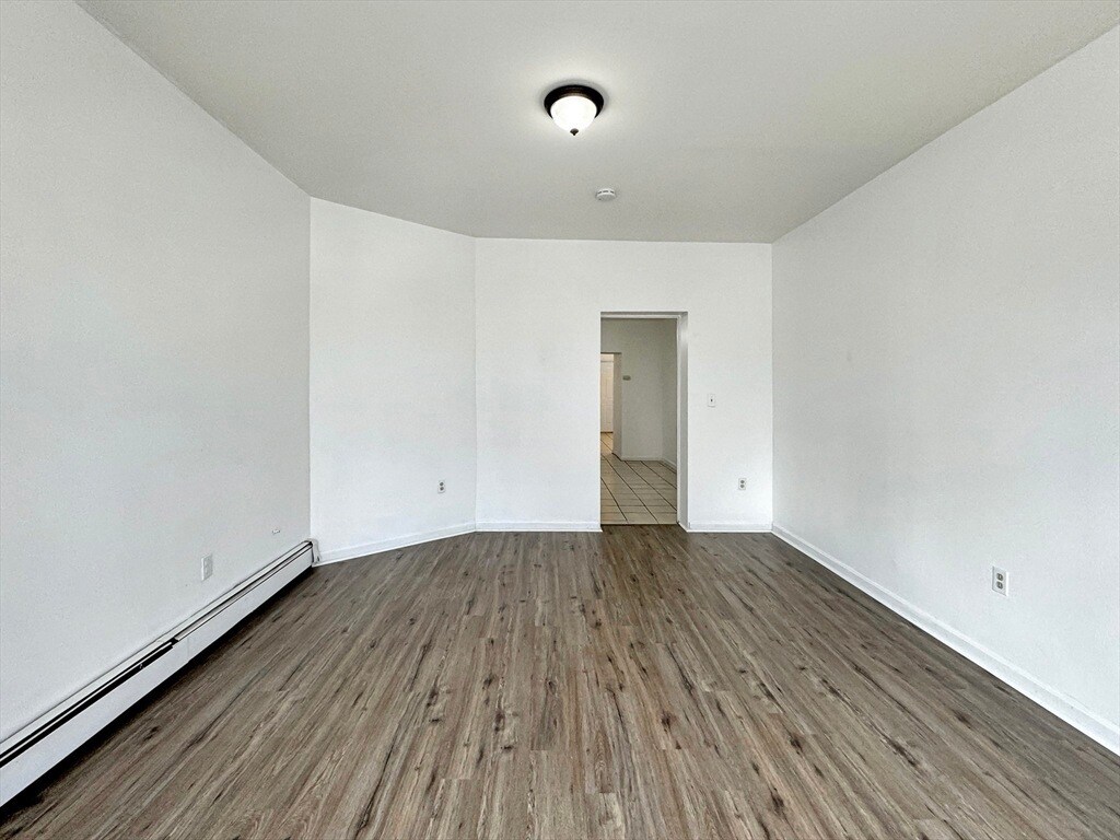 Building Photo - 110 Bennington St