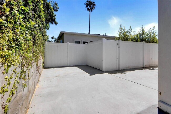 Building Photo - 2205 Camden Ave