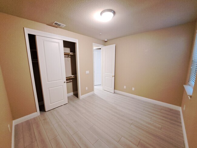 Building Photo - 677 Addison Ln