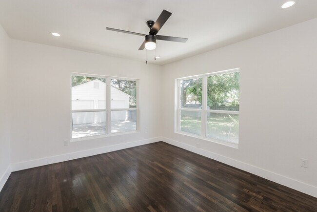 Building Photo - Stylish and Modern Living Minutes from Dow...