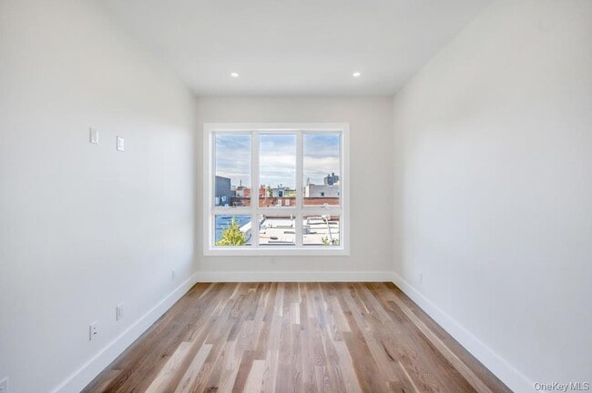 Building Photo - 157 25th St