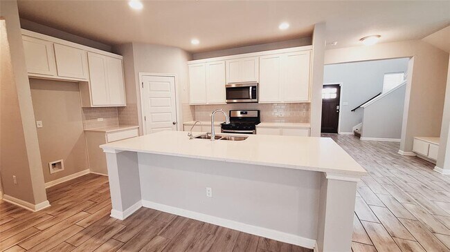 Building Photo - 124 Peruvian Ln