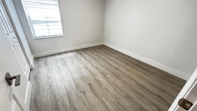 Building Photo - 4293 Laurel Ridge Cir