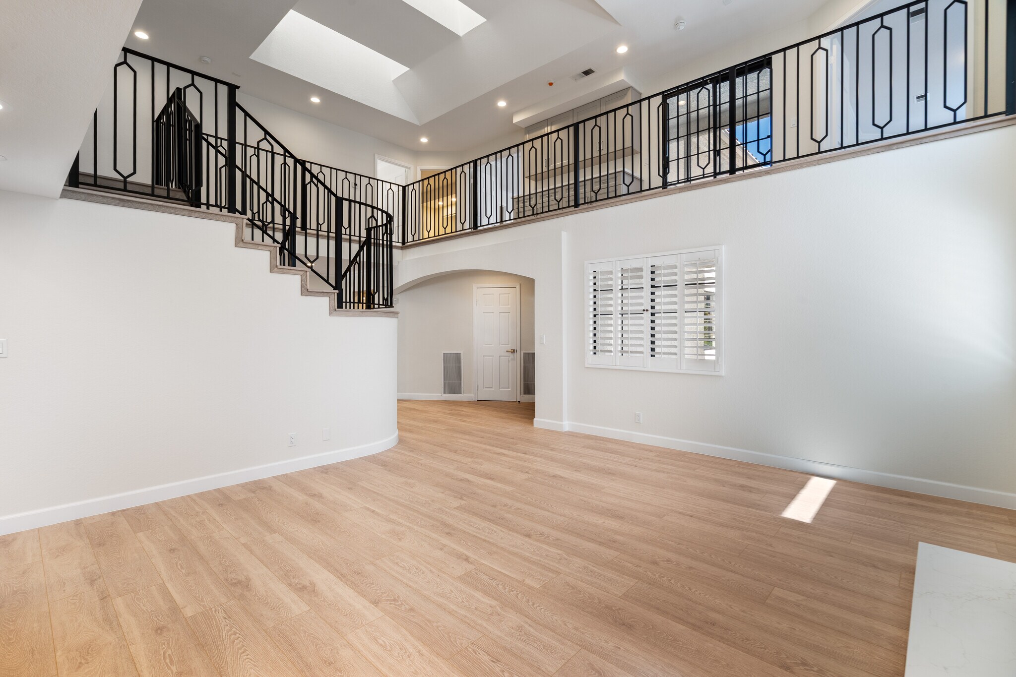 Building Photo - 6143 Lake Lindero Dr