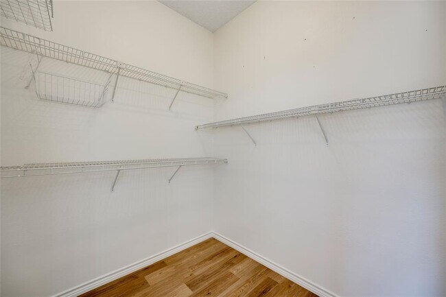 Building Photo - 2007 Castle View Dr