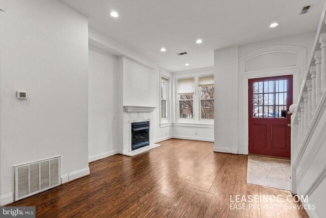 Building Photo - 203 R St NW