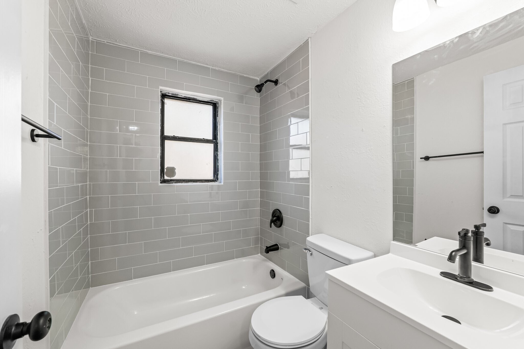 Building Photo - 1951 W 19th St