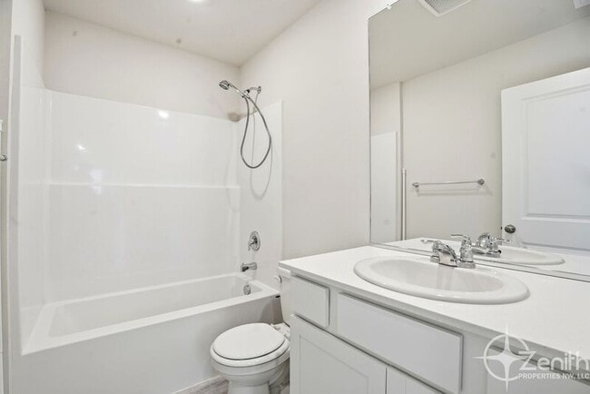 Building Photo - 7805 NE 100th Cir