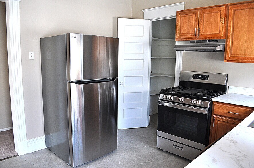 Kitchen - 44 N Pine Ave