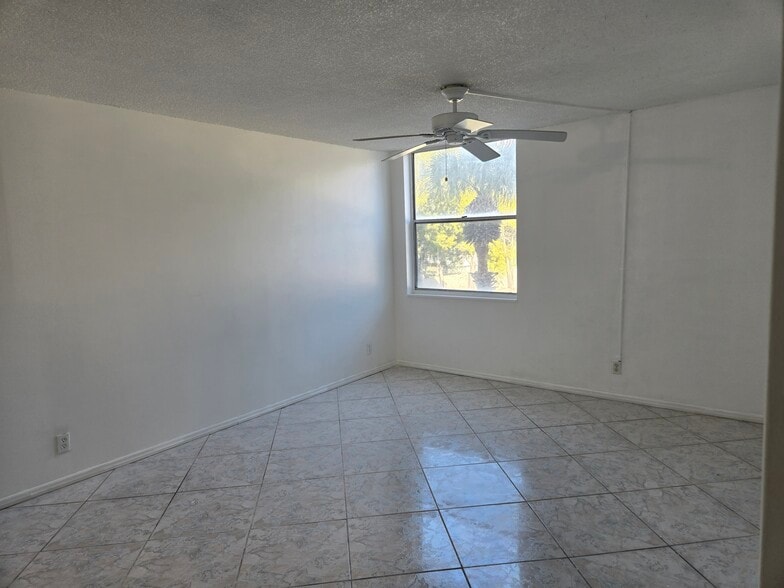 Building Photo - 2935 NE 163rd St