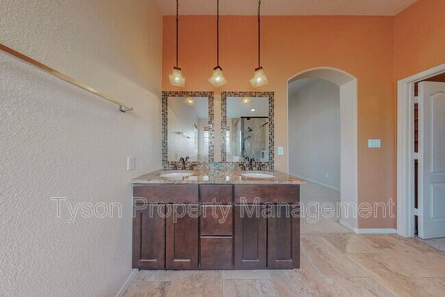 Building Photo - 10420 Calle Hermosa Ct NW