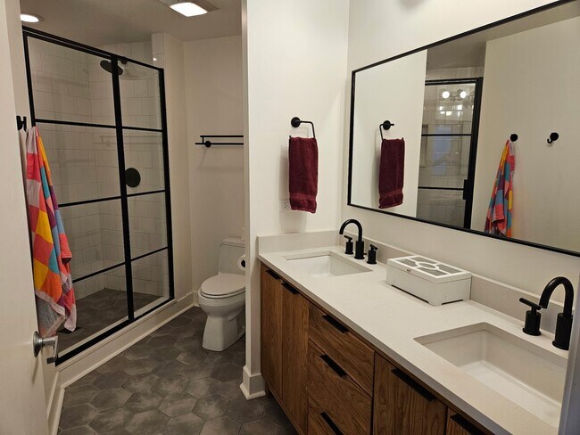 Building Photo - 909 W Washington Blvd