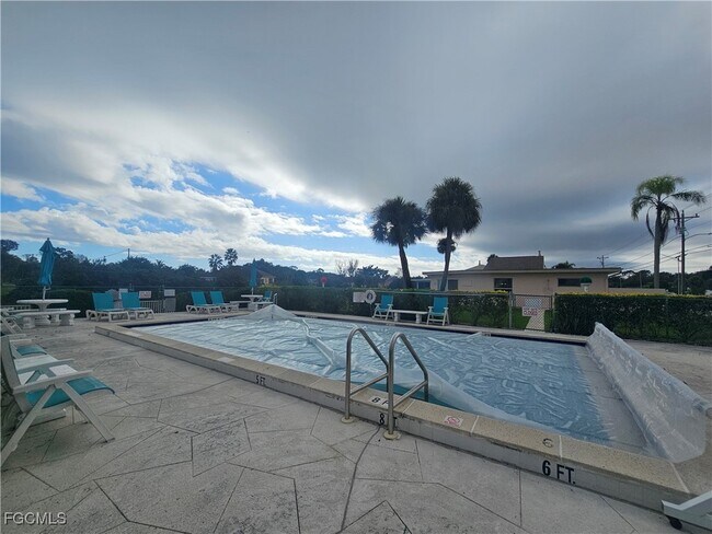 Building Photo - 702 Joel Blvd