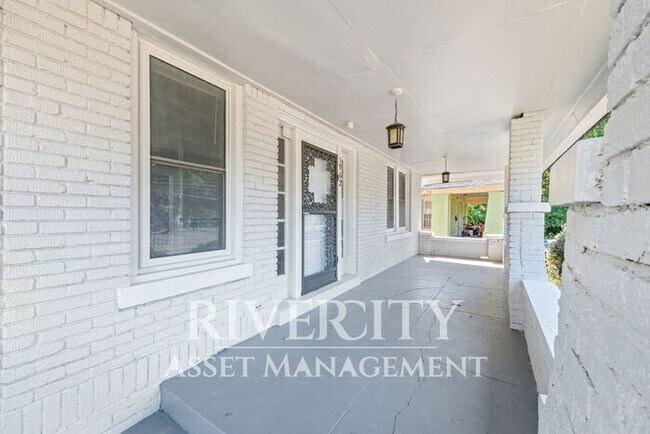 Building Photo - Step into a piece of Memphis history with ...