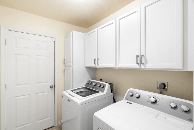 Building Photo - 911 Rustic Cactus