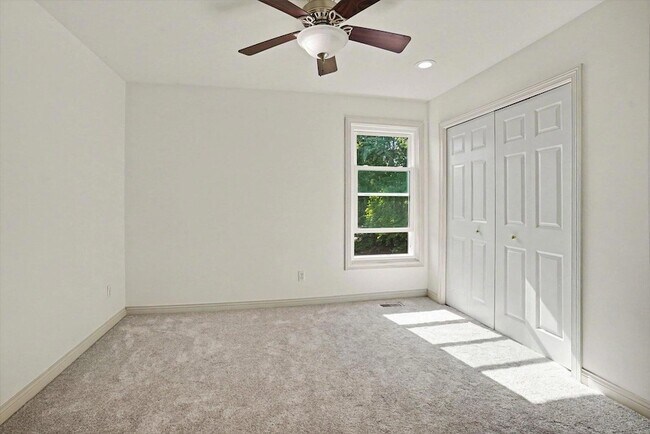 Building Photo - 3382 Hampstead Ct
