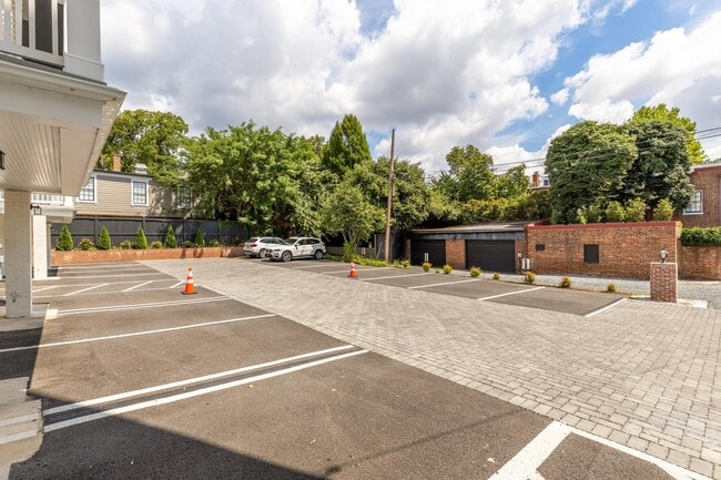Building Photo - 1305 30th St NW