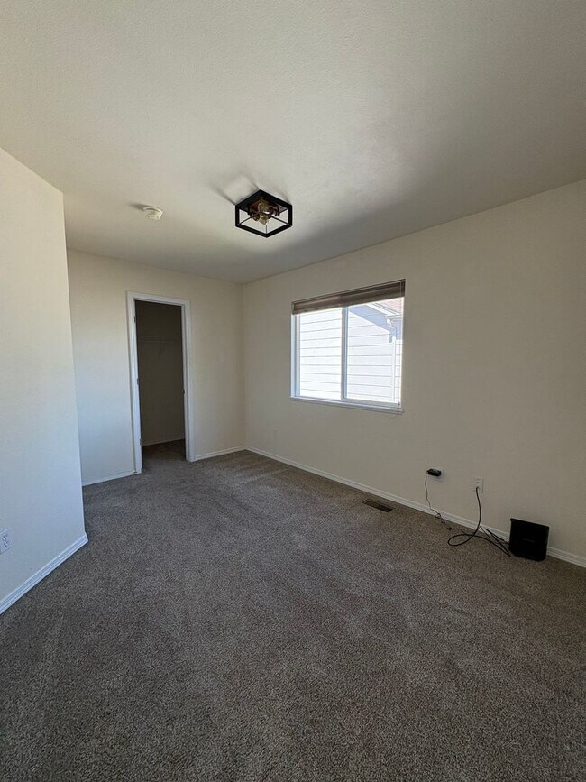 Building Photo - Stunning 2-Story 4 Bedroom Home With Finished Walk-Out Basement and Bonus Room